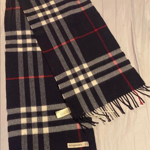 Burberry cashmere scarf - Picture 2 of 10